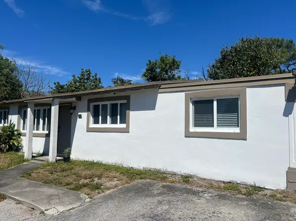 2142 E Carrol Circle, West Palm Beach, FL 33415