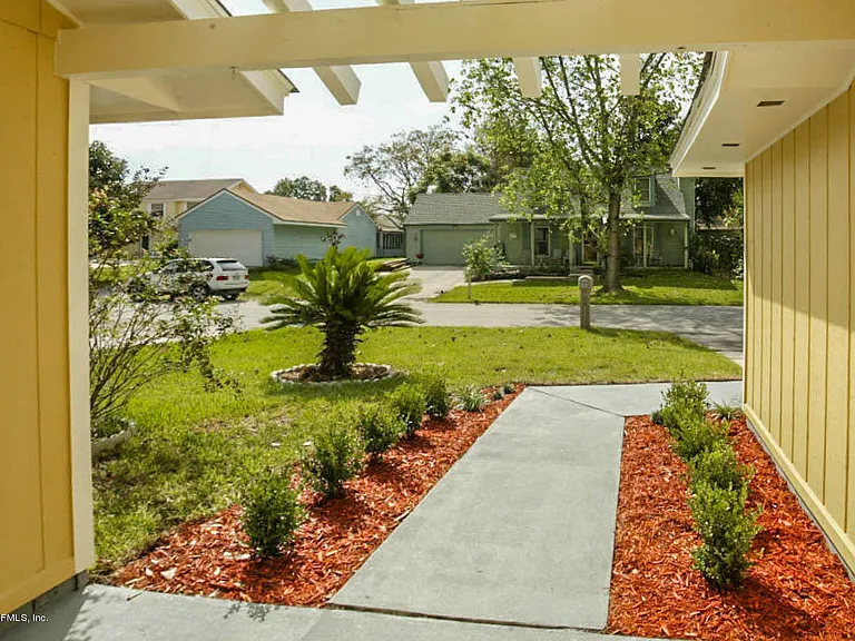 13009 Bent Pine Ct E — Photo 3