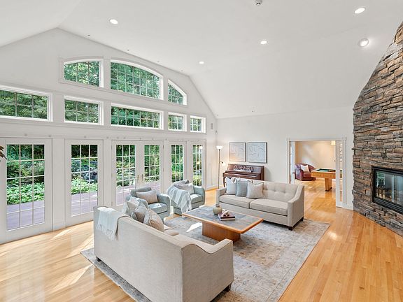5th image of 24 Davis Rd