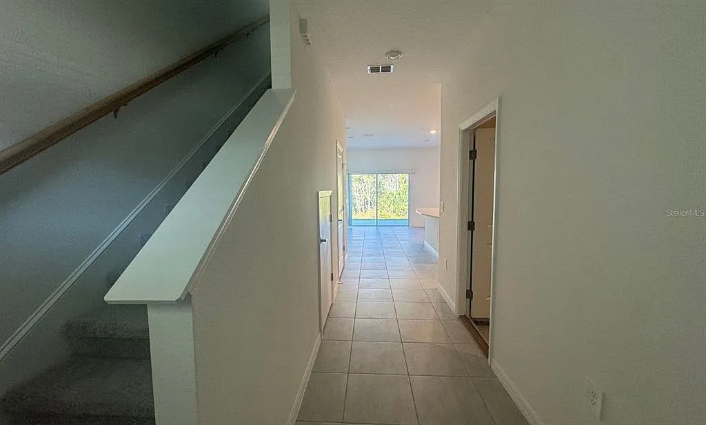 3 bed, 2.5 bath, 1407 sqft, $1,900 — Photo 3