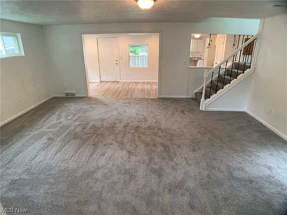 5th image of 907 Maplewood Ave