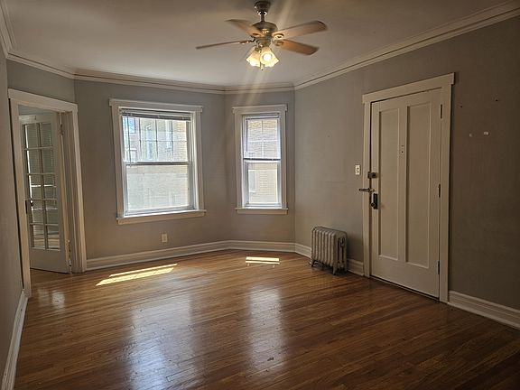 2nd image of 4406 N Rockwell St #A05w