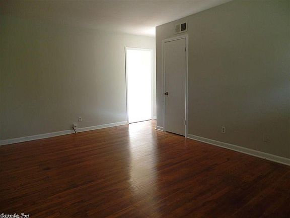 3rd image of 5709 Bluebell Dr