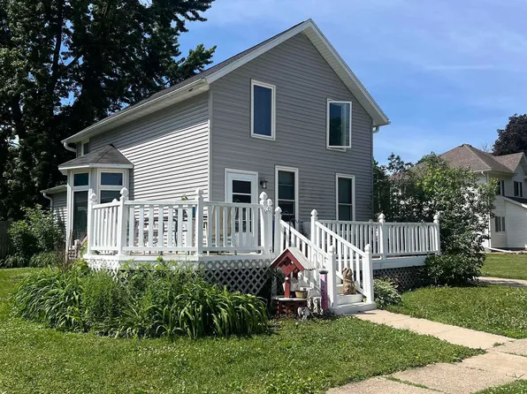 1019 Nash St, Aplington, IA 50604