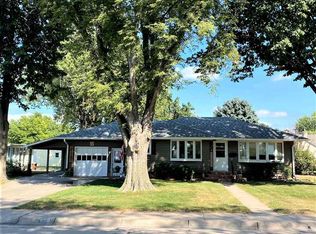 1124 Sherman St, Holdrege, NE 68949