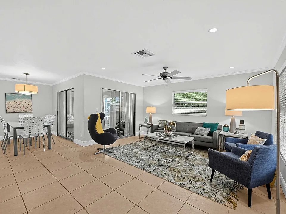 692 94th Ave N #ID1620596P