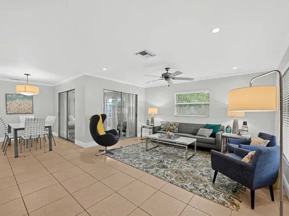 692 94th Ave N #Id1620596p, Naples, FL 34108