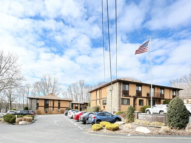 1st image of 2 W Lawrence Park Dr Unit 8