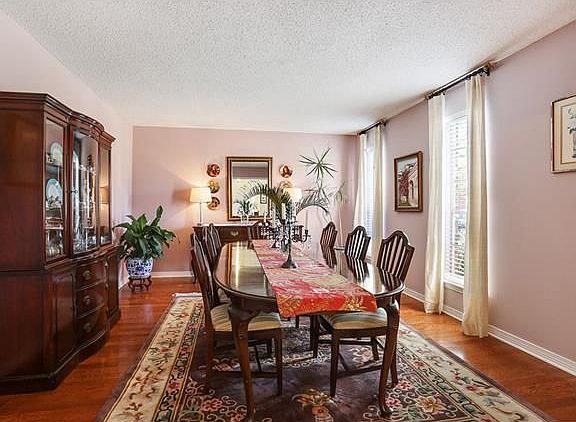 4th image of 16 Yosemite Dr