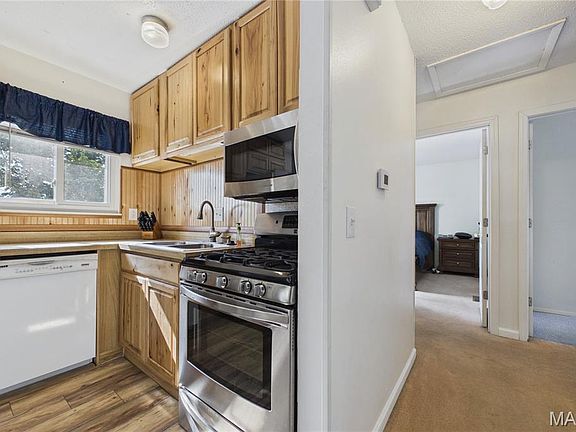 4th image of 2552 Medford Dr