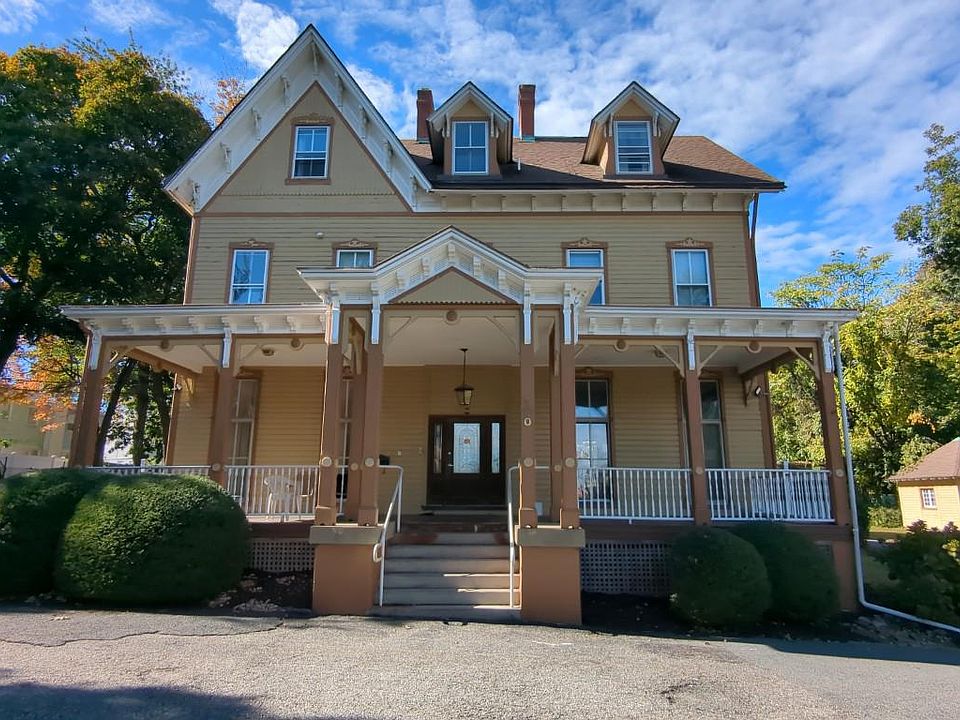 1st image of 900 Main St