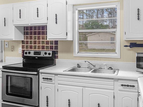 5th image of 40 Bayshore Dr