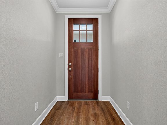 5th image of 9205 Lamar St
