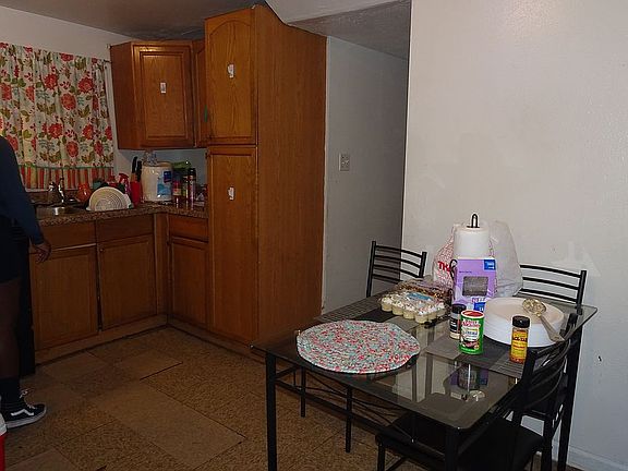 5th image of 3305 De Armas St