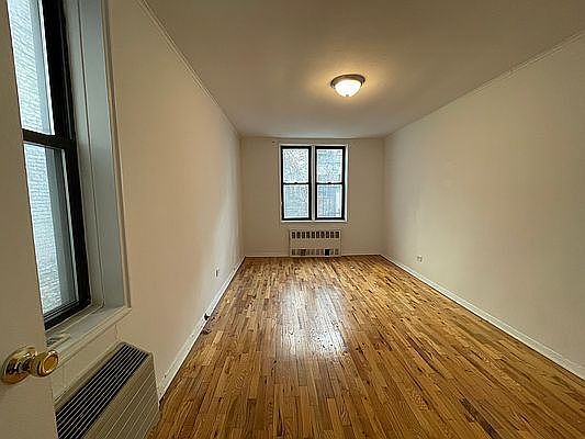 3rd image of 27 E 13th St #3I