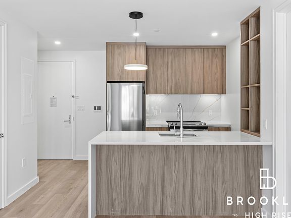 5th image of 50 E 10th St #237