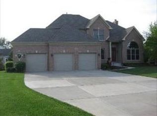 817 Wedgewood Dr, Crystal Lake, IL 60014