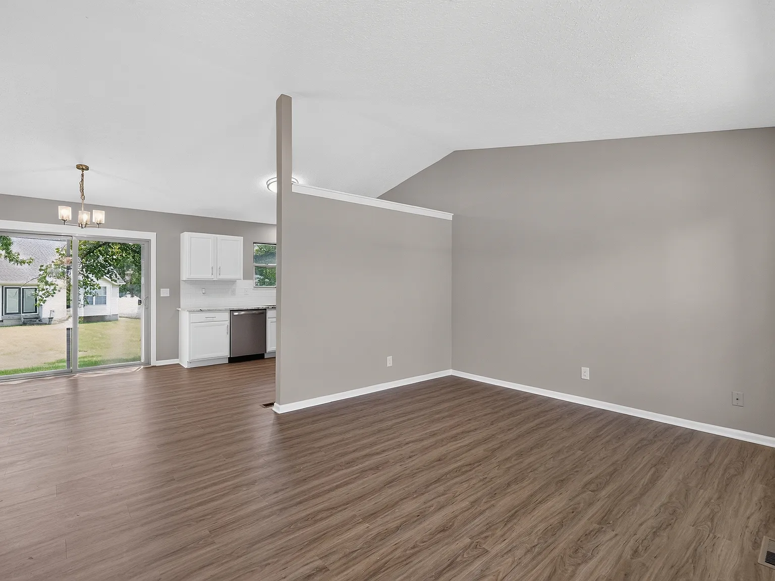 3 bed, 1412 sqft, $2,370 — Photo 3