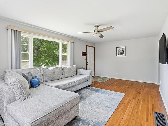 5th image of 822 N 10th St
