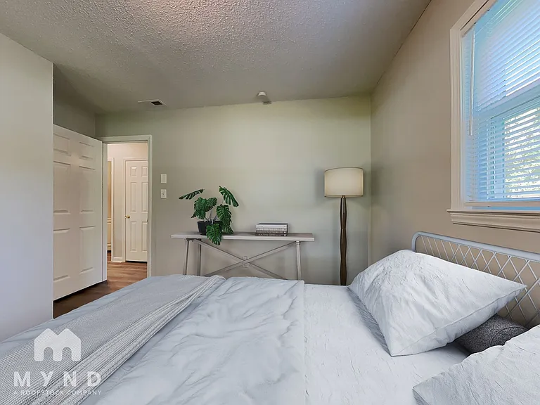 198 Harriet Ln — Photo 3