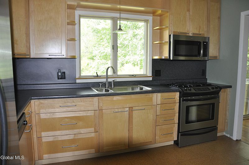 5th image of 39 Wellington Road