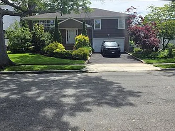 39 Halyard Rd, Valley Stream, NY 11581