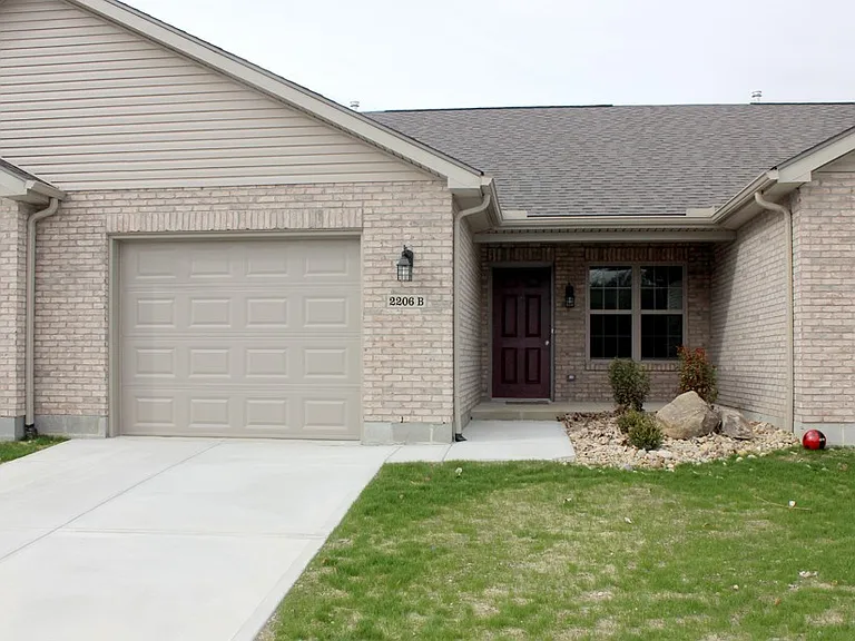 2206 Shamrock Ln — Photo 18