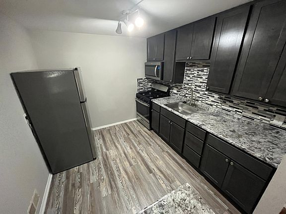 2nd image of 3219 Russell Blvd APT 13