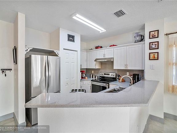 4th image of 6481 Catalina Ln