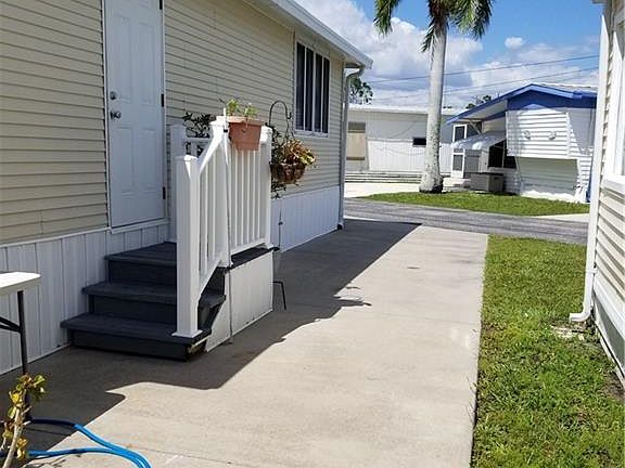 3rd image of 20540 River Dr