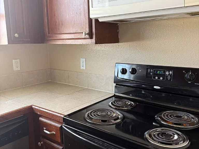 10571 Starcrest Dr — Photo 17