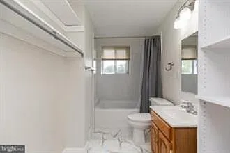 410 Woodlawn Ave — Photo 23