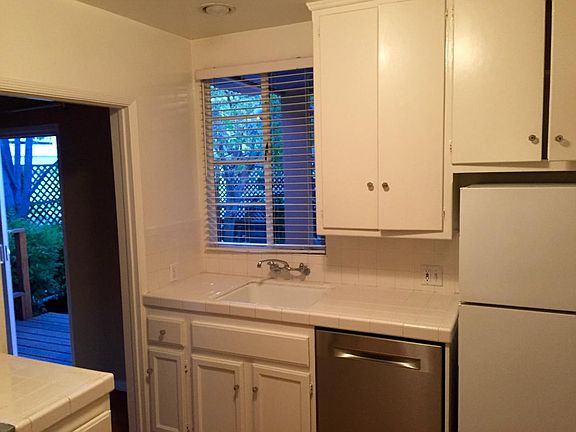 KITCHEN/NEW DISHWASHER/FRIDGE INCLUDED