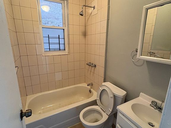 2nd image of 43 Linden St APT 2F