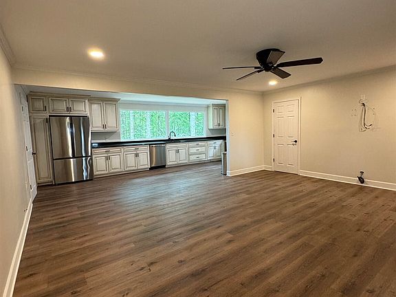 3rd image of 462 Woodbine Rd