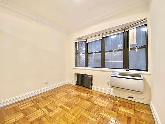 3rd image of 235 E 46th St APT 1A