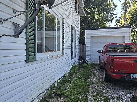 2nd image of 907 Holgate Ave