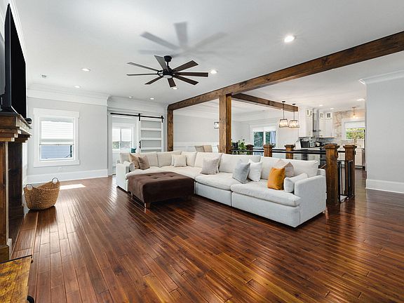 5th image of 415 Cecil St