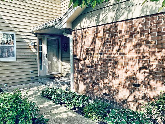 2nd image of 525 Shagbark Dr #525