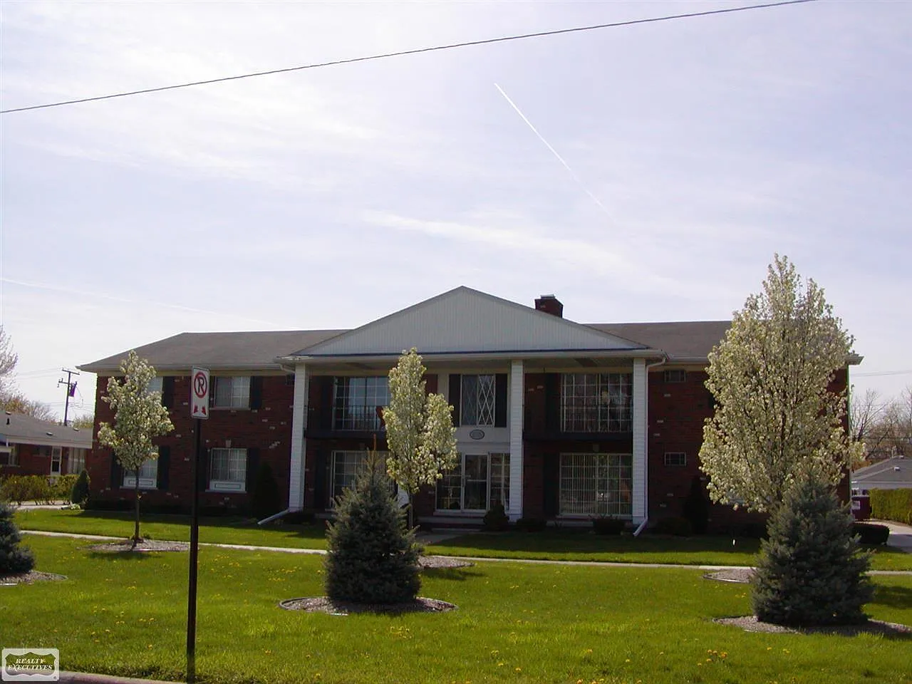 1 bed, 1.0 bath, 900 sqft, $1,050 — Photo 1