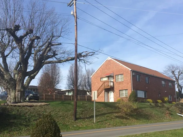 1667 Mary Lou Retton Dr, Fairmont, WV 26554
