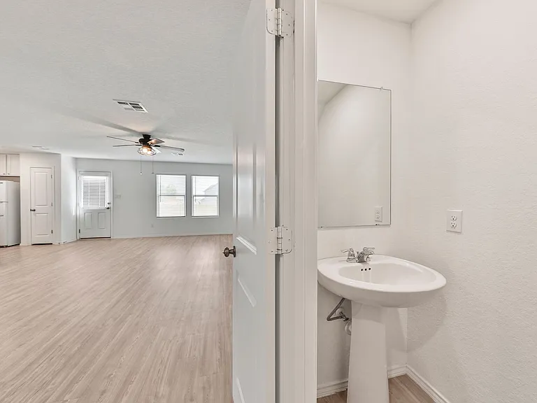 10626 McClintock Dr — Photo 10