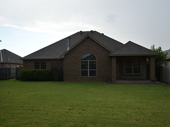 2nd image of 929 Majestic St