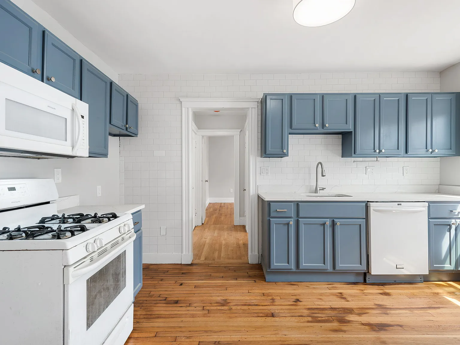 2 bed, 900 sqft, $2,450 — Photo 1