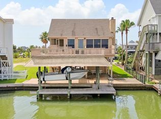271 Isles End Rd, Tiki Island, TX 77554