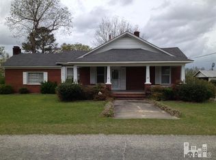 605 E Clinton St, Roseboro, NC 28382
