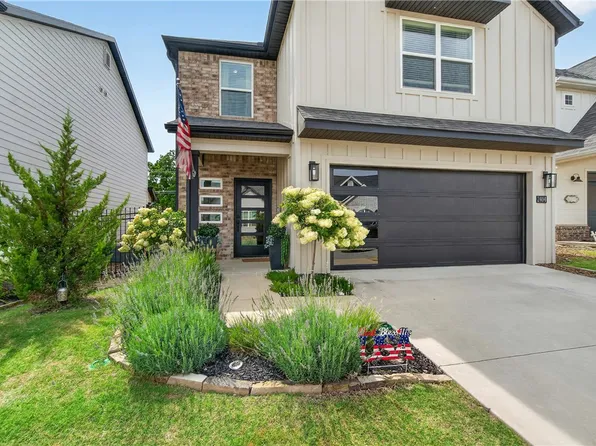 2404 SW Poppy St, Bentonville, AR 72713