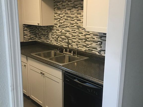 4th image of 2964 Gilmore St
