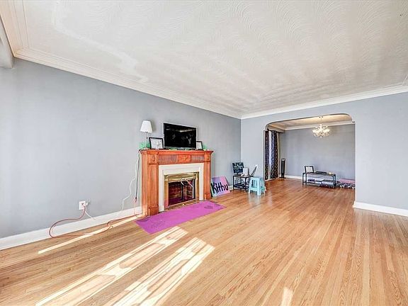 5th image of 1013 Islington Ave
