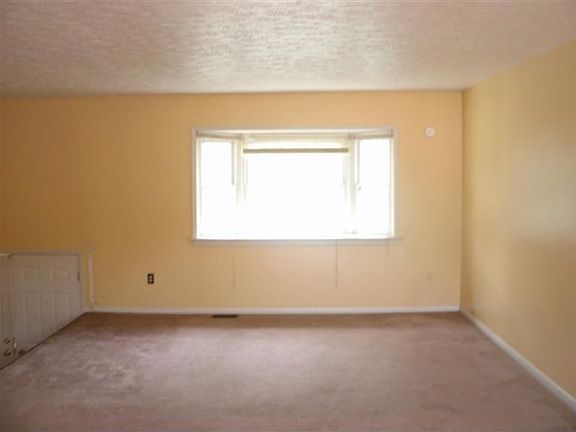 2nd image of 933 Cambridge Dr